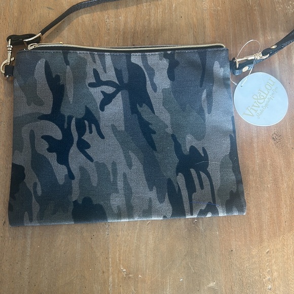 Camo Print Versatile‎ crossbody bag or wristlet NWT - Picture 7 of 7